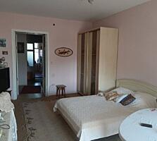 в продаже двухкомнатная квартира в самом Центре города на ул. ...