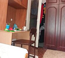 Две комнаты в коммуне на Шклярука, Комфортный средний этаж