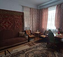 Продаж будинку по вул. Рибній з великою ділянкою