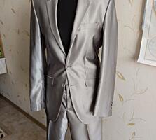 Продам мужской костюм