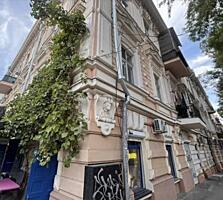 Предлагается к продаже комната в коммунальной квартире в центре ...