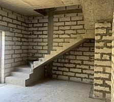 Предлагается к продаже двухэтажный таунхаус в спокойном районе ...