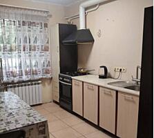 Продам просторную, светлую трехкомнатную квартиру в Лузановке. Общей .