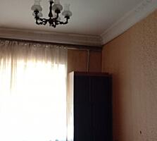 Двухкомнатная квартира. Дом -Сталинка,. кирпичный.