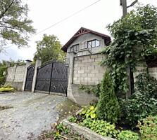 Casa centru Ialoveni 212m2 teren 3 ari