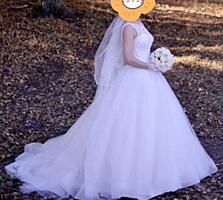 Свадебное платье (не венчанное)!