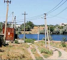 В продаже участок возле озера с  коммуникациями по улице (газ, вода, .
