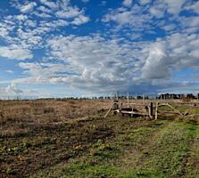 В продаже участок 10 соток. По улице проходит свет, вода, газ, рядом .