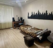 Предлагается к продаже просторная и теплая двухкомнатная квартира в ..