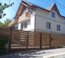 Casă cu 3 niveluri, sect. Sculeni Vă propunem spre vânzare casă cu 3 .