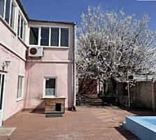 Продаётся дом в Золотом треугольнике, в районе Посёлка Котовского, в .