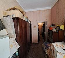 35660. Продаётся двухкомнатная квартира в центре ...