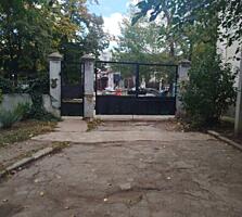 Светлана. Продаётся большая 2х. ком. квартира в самом центре.