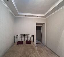 Продається двохкімнатна сталінка у Центрі