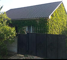 Se vinde în suburbie casă nouă finisată și dată în exploatare