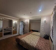 В продаже двухкомнатная квартира в историческом центре Одессы. Дом из 