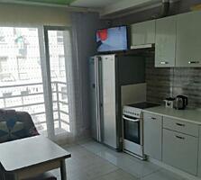 Продам квартиру - студию 30 кв. м., 2/3, новый дом, жк Золотые Столбы.