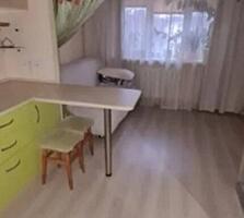 Предлагается к продаже комната с хорошим ремонтом, новой мебелью и ...