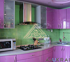 Продам трехкомнатную квартиру на ул. Тополевой.