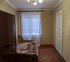 36201. Продам двухкомнатную квартиру в р-не пр. ...