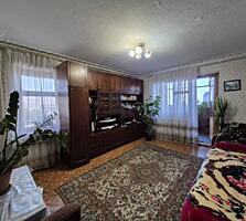 В продаже большая 4-х комнатная квартира в центре Киевского района. ..