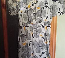 Новое женское платье 44/46р-р фабричный, плечики, поясок, жабо.