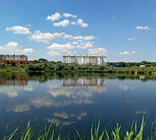 Твій дім, де кожен ранок починається з віддзеркалення неба в озері.