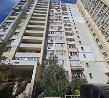 Предлагается к продаже просторная двухкомнатная квартира в центре ...