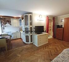 Продам 2-х кімнатну суміжну квартиру в центрі міста за адресою: вул. .