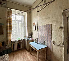 Продам комнату в коммуне со своей кухней и санузлом в центре Одессы