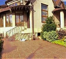 Современный дом из красного кирпича в Киевском районе, Фонтан.