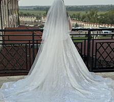 Продам эксклюзивное свадебное платье, размер S. Фата в подарок