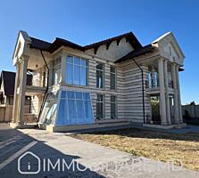 Casă cu 3 niveluri, or. Stăuceni Vă propunem spre vânzare casă cu 3 ..