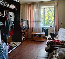 Предлагается к продаже комната в коммунальной квартире на 1-й станции 