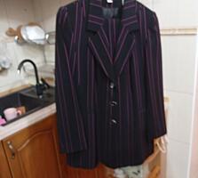 Продаю женский брючный костюм.