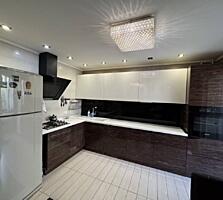 Предлагается к продаже просторная трёхкомнатная квартира в кирпичном .