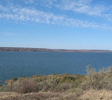 Предлагается к продаже земельный участок со своим выходом в канал