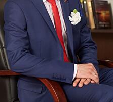 Продаю мужской свадебный костюм