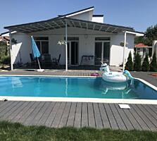 Современный дом Совиньоне с бассейном