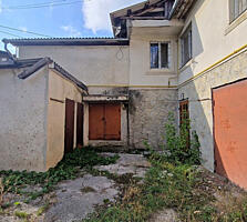 Vindem casă lângă pădure