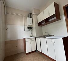 Продам 3 комнатную квартиру в сталинке. Пл. Льва Толстого