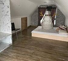 Продам трехэтажный кирпичный дом в Черноморке.