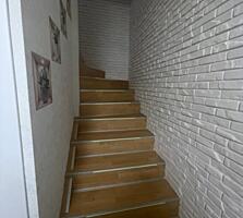 33063. Продам квартиру со своим двориком . ...