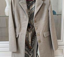 Продам пальто демисезонное Италия. 2 шт. по