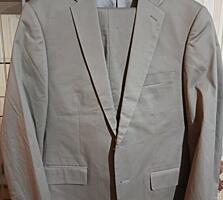 Костюмы новые и спецодежда тоже, куртка в отличном состоянии