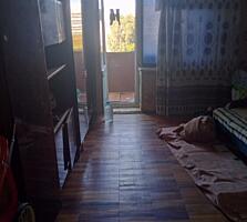 Дешево. Продам 3 кімн. кв. в центрі Осипенківського мікрорайону.