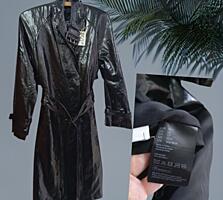 Стильный экстравагантный плащ пальто лаковый