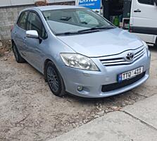 Toyota Auris Diezel (богатая комплектация)