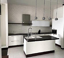 Трехкомнатная квартира с видом на море и парк Шевченко.