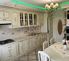 Apartament modern cu vedere superbă, iar la parter găsiți bazin, ...